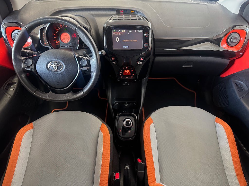 Vehicle Image 9