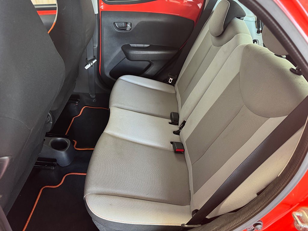 Vehicle Image 10