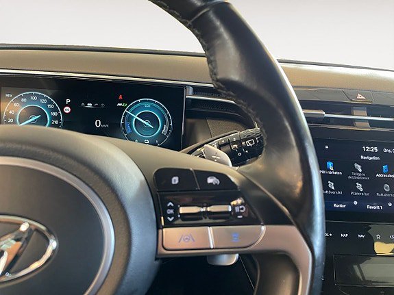 Vehicle Image 25