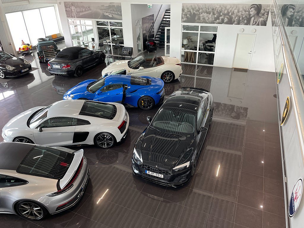 Vehicle Image 9