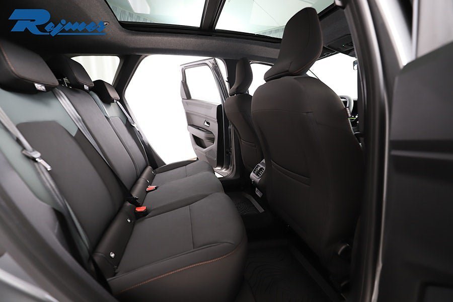 Vehicle Image 8
