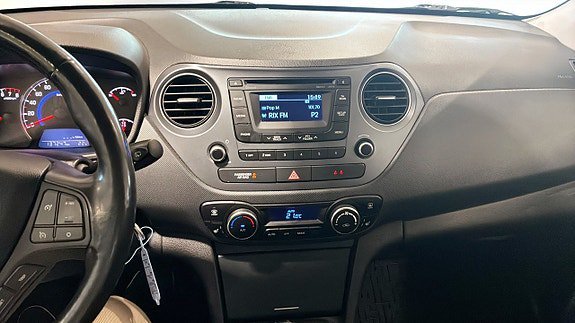 Vehicle Image 12