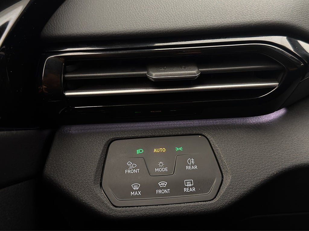 Vehicle Image 28