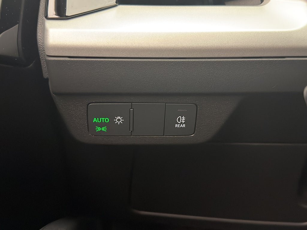 Vehicle Image 28
