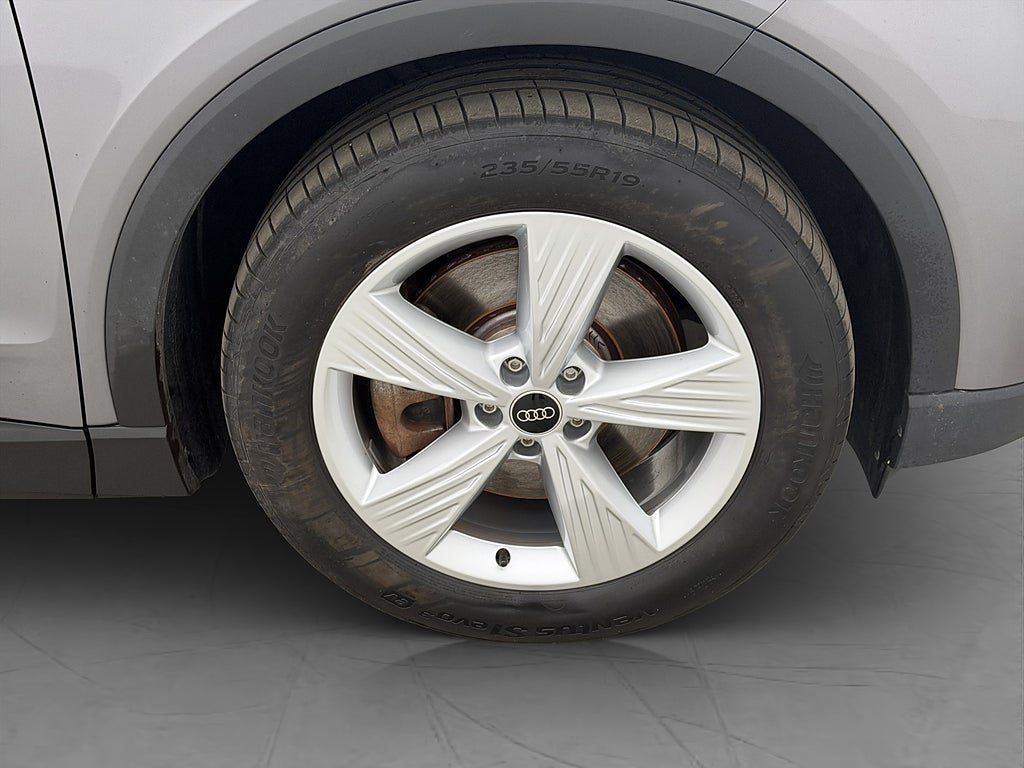 Vehicle Image 33