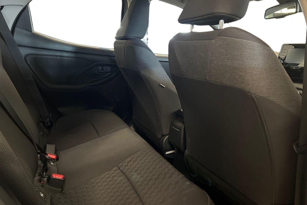 Vehicle Image 9
