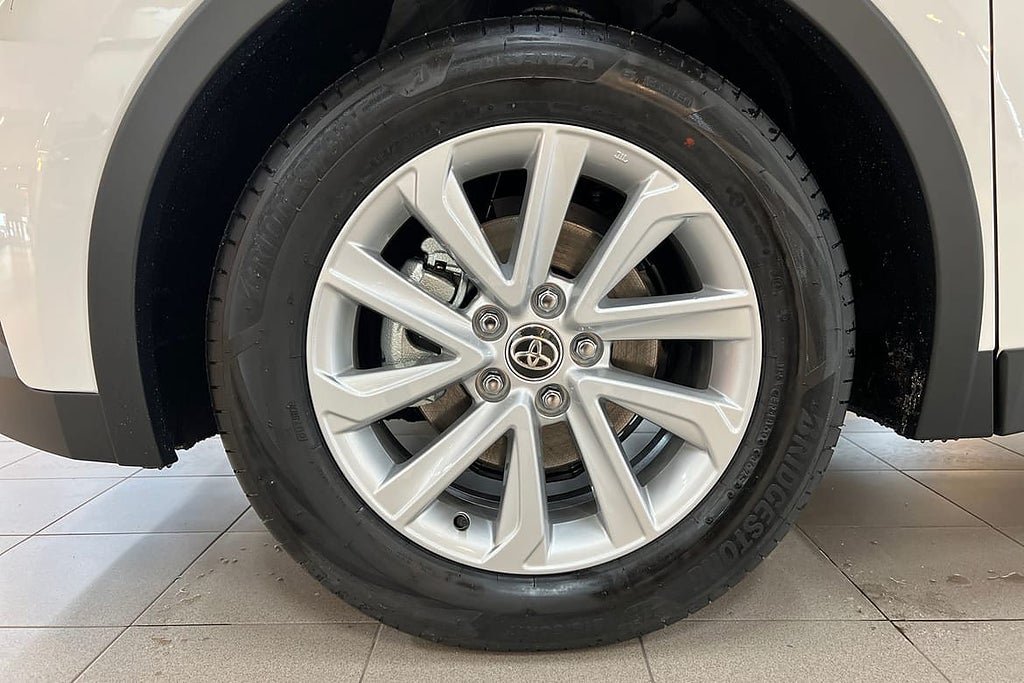 Vehicle Image 16