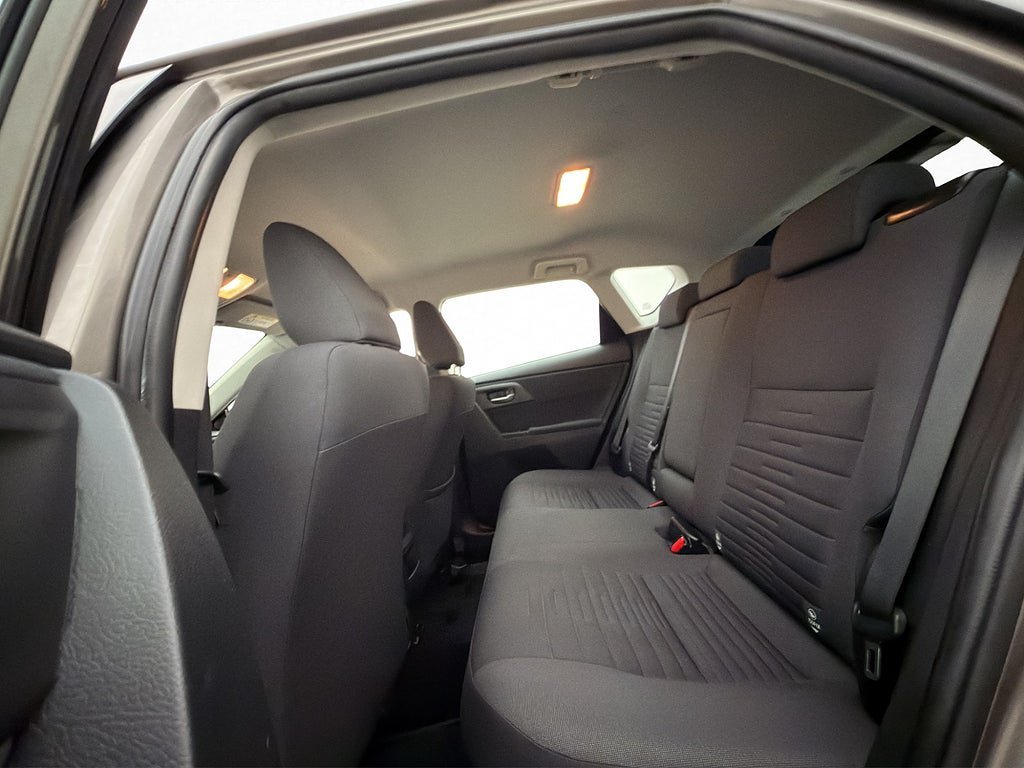 Vehicle Image 25