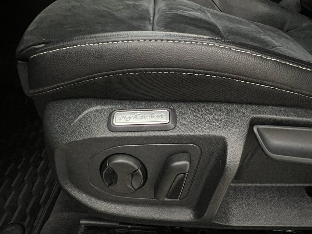 Vehicle Image 27