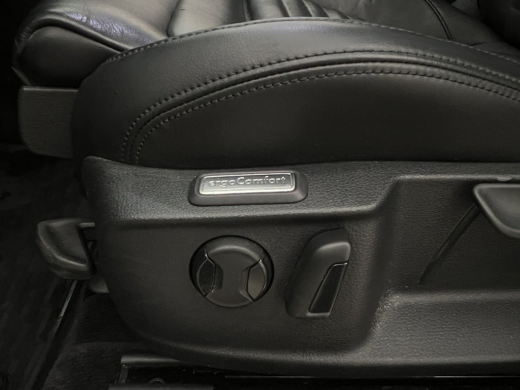 Vehicle Image 28