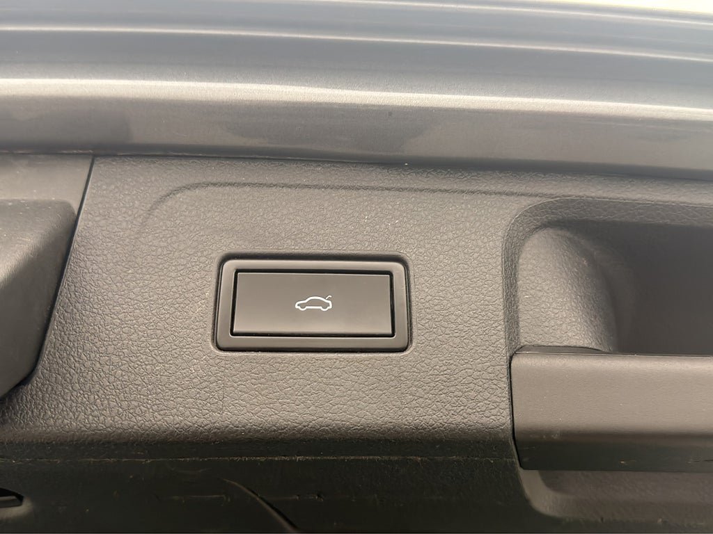 Vehicle Image 26