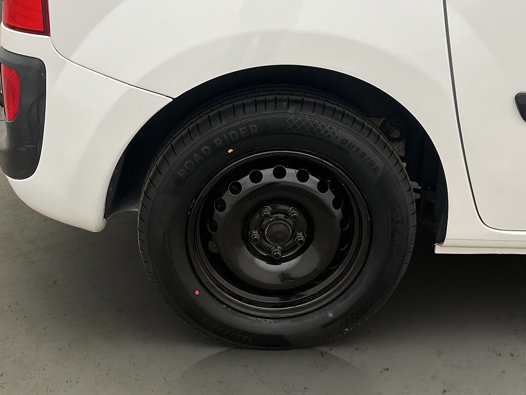 Vehicle Image 25