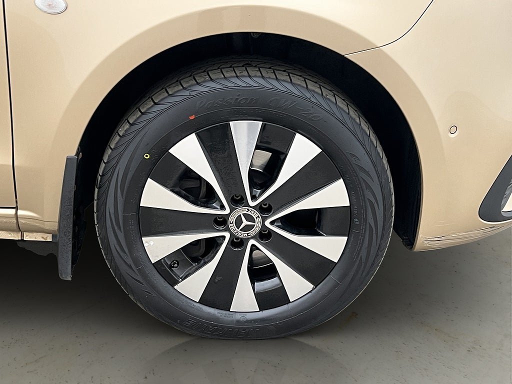 Vehicle Image 38