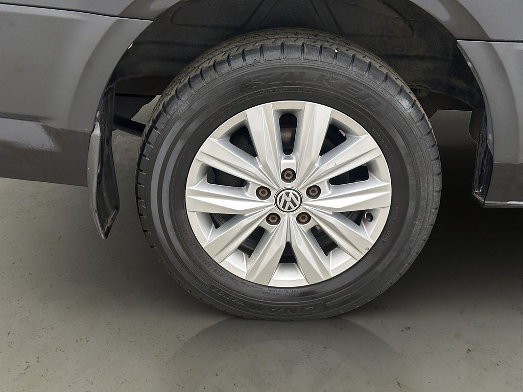 Vehicle Image 32
