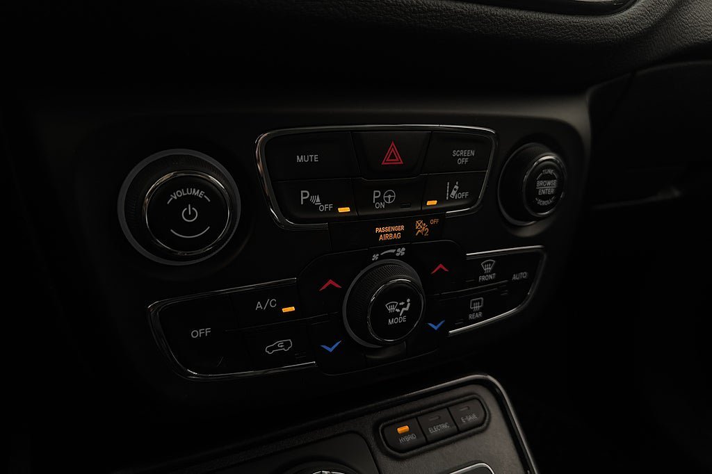 Vehicle Image 24