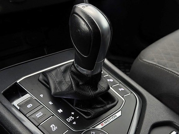 Vehicle Image 24