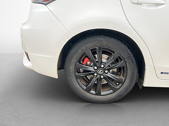 Vehicle Image 30