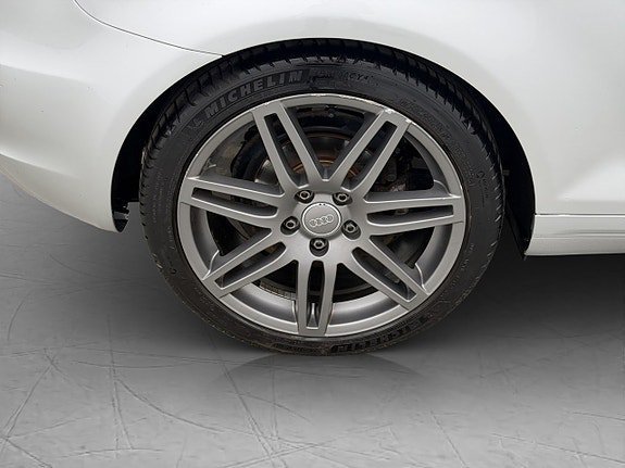 Vehicle Image 24