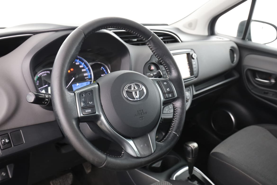Vehicle Image 12