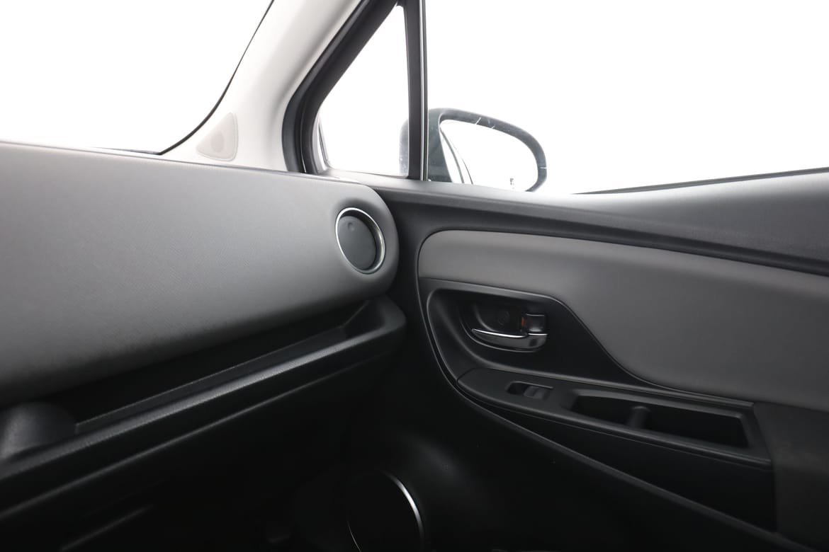 Vehicle Image 32