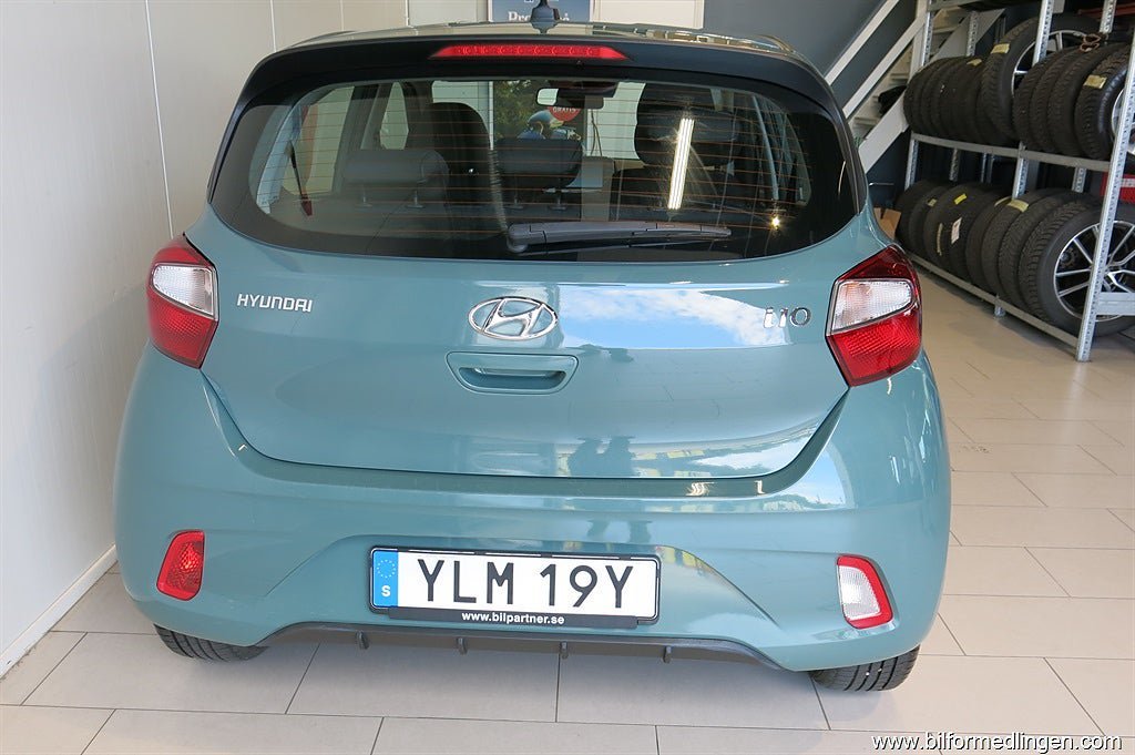 Vehicle Image 4