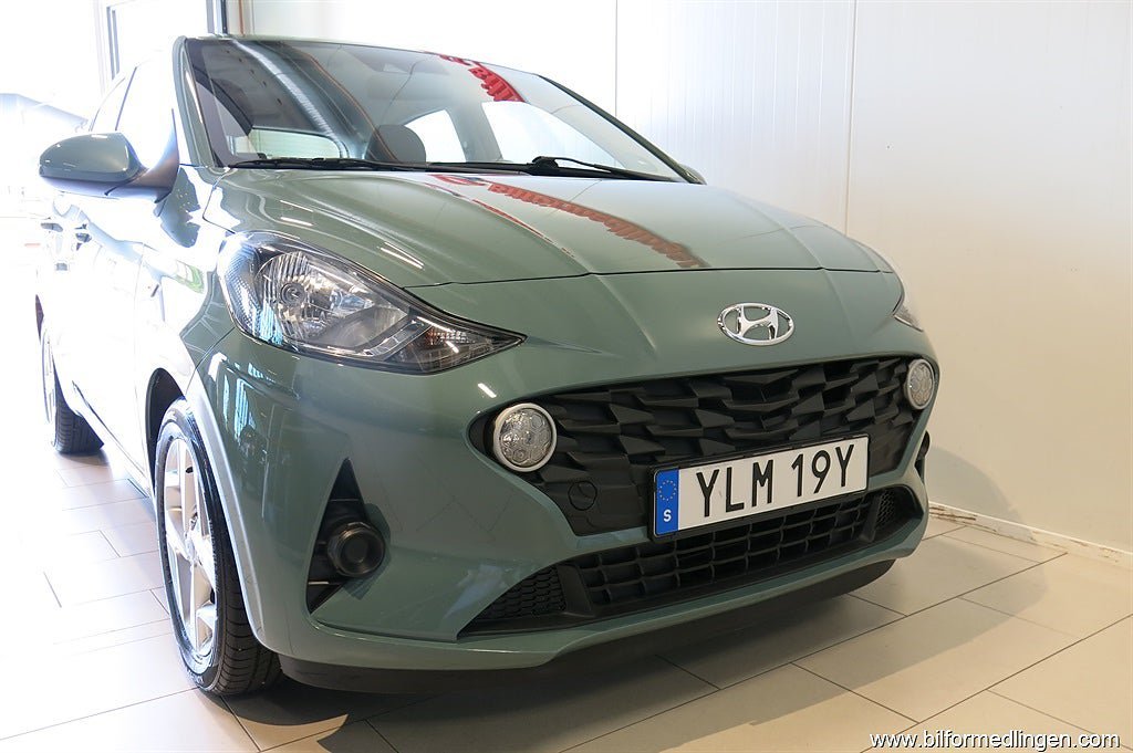 Vehicle Image 6