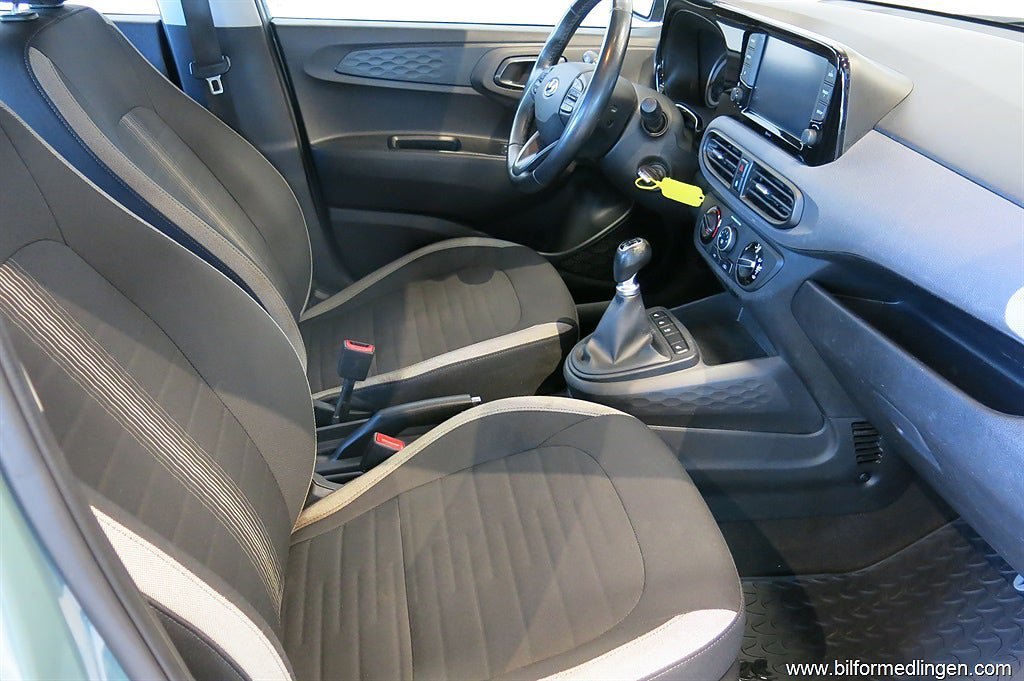 Vehicle Image 10