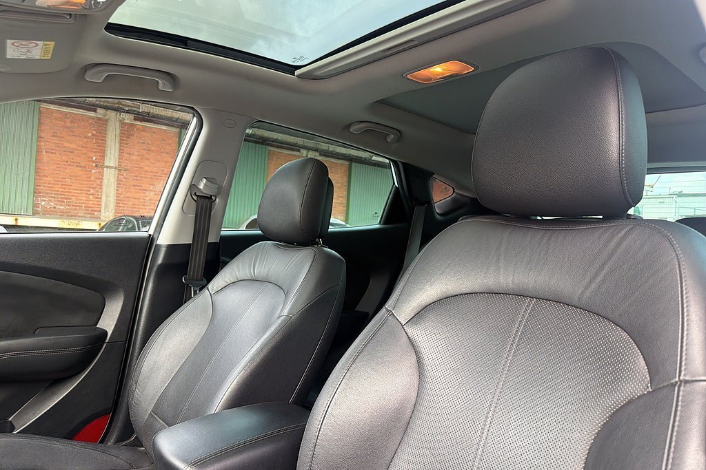 Vehicle Image 16