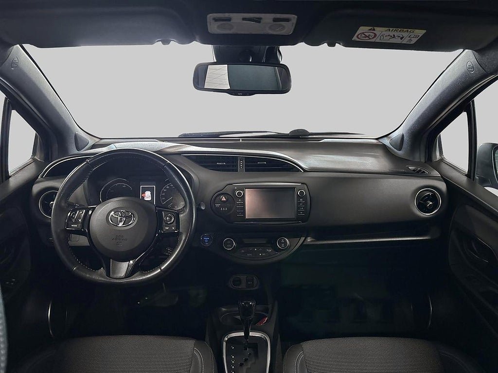 Vehicle Image 12