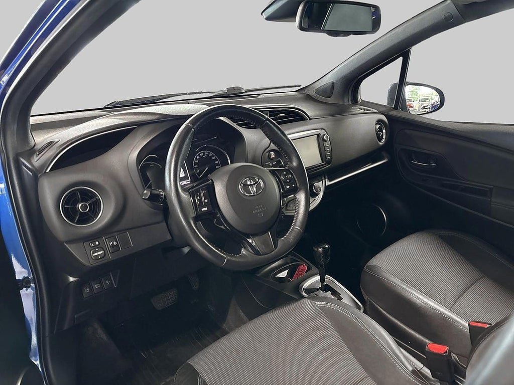 Vehicle Image 14