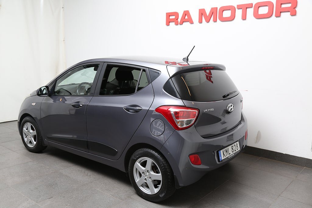 Vehicle Image 6