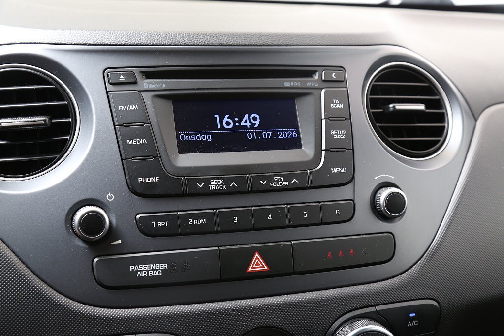 Vehicle Image 11