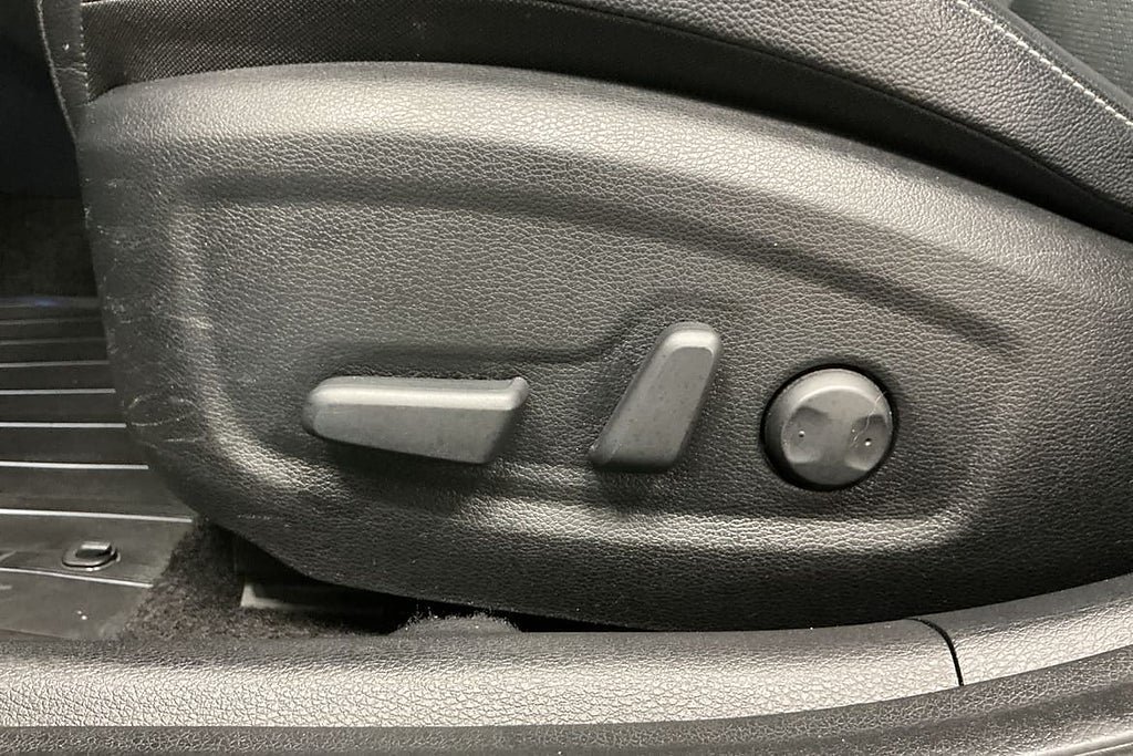 Vehicle Image 23