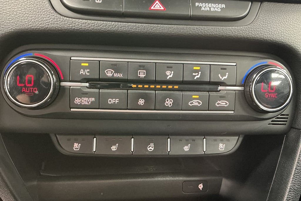 Vehicle Image 25