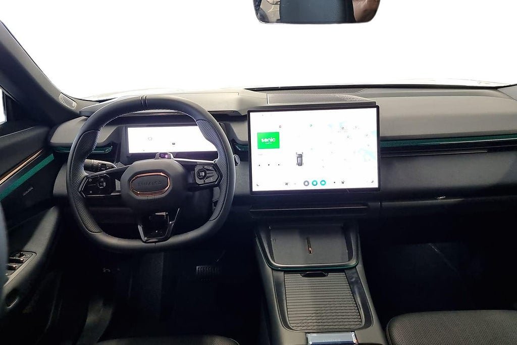 Vehicle Image 10