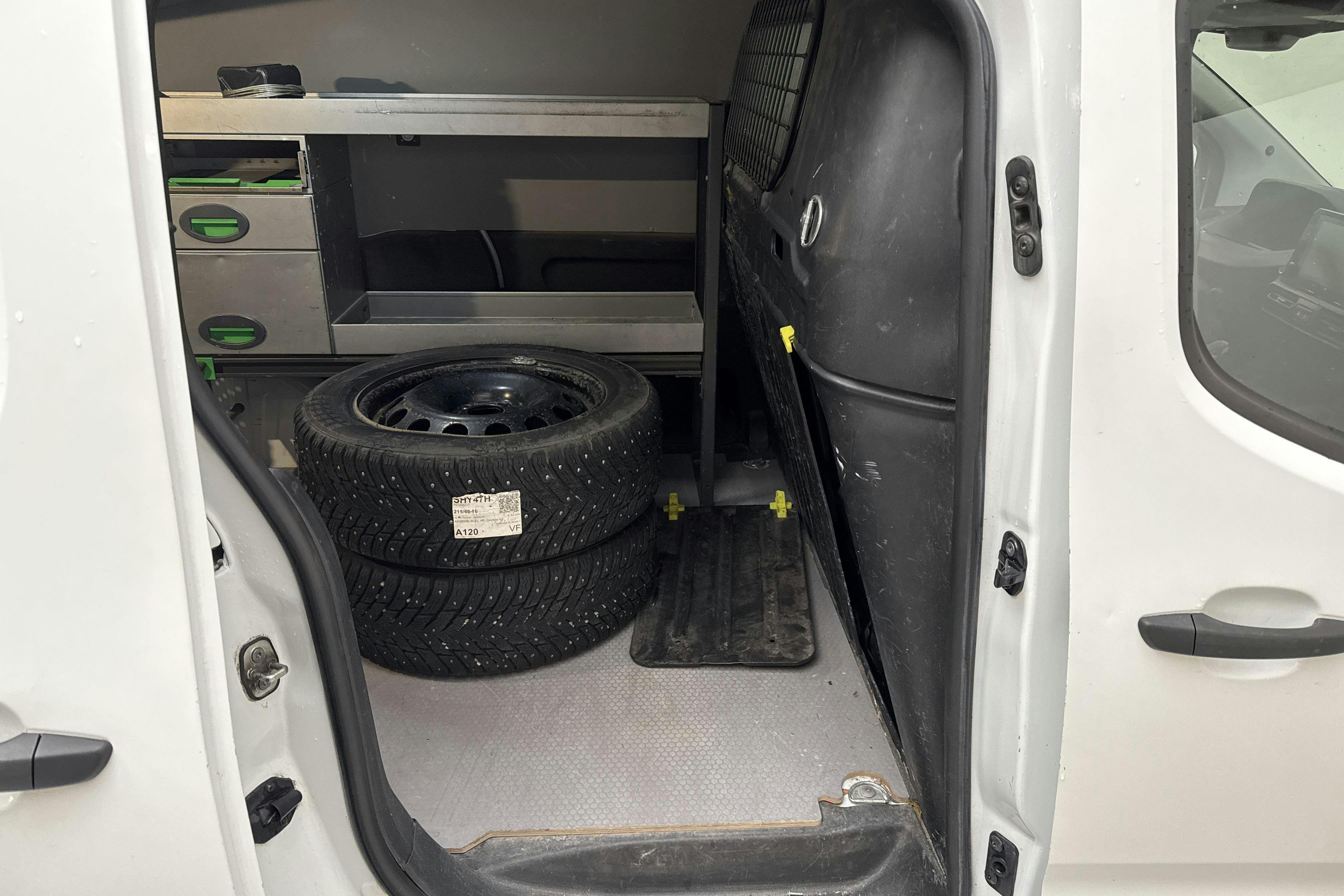 Vehicle Image 8