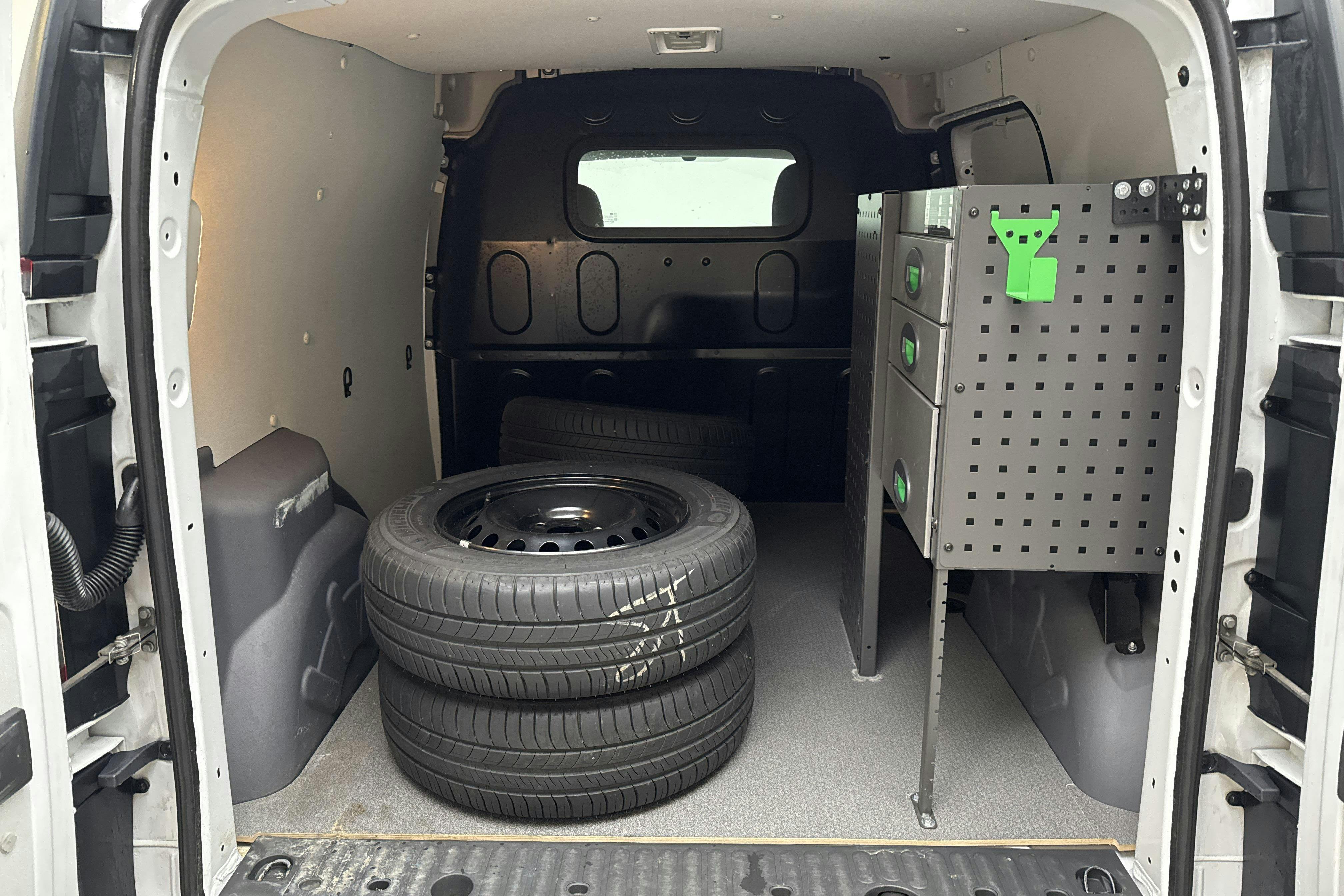 Vehicle Image 9