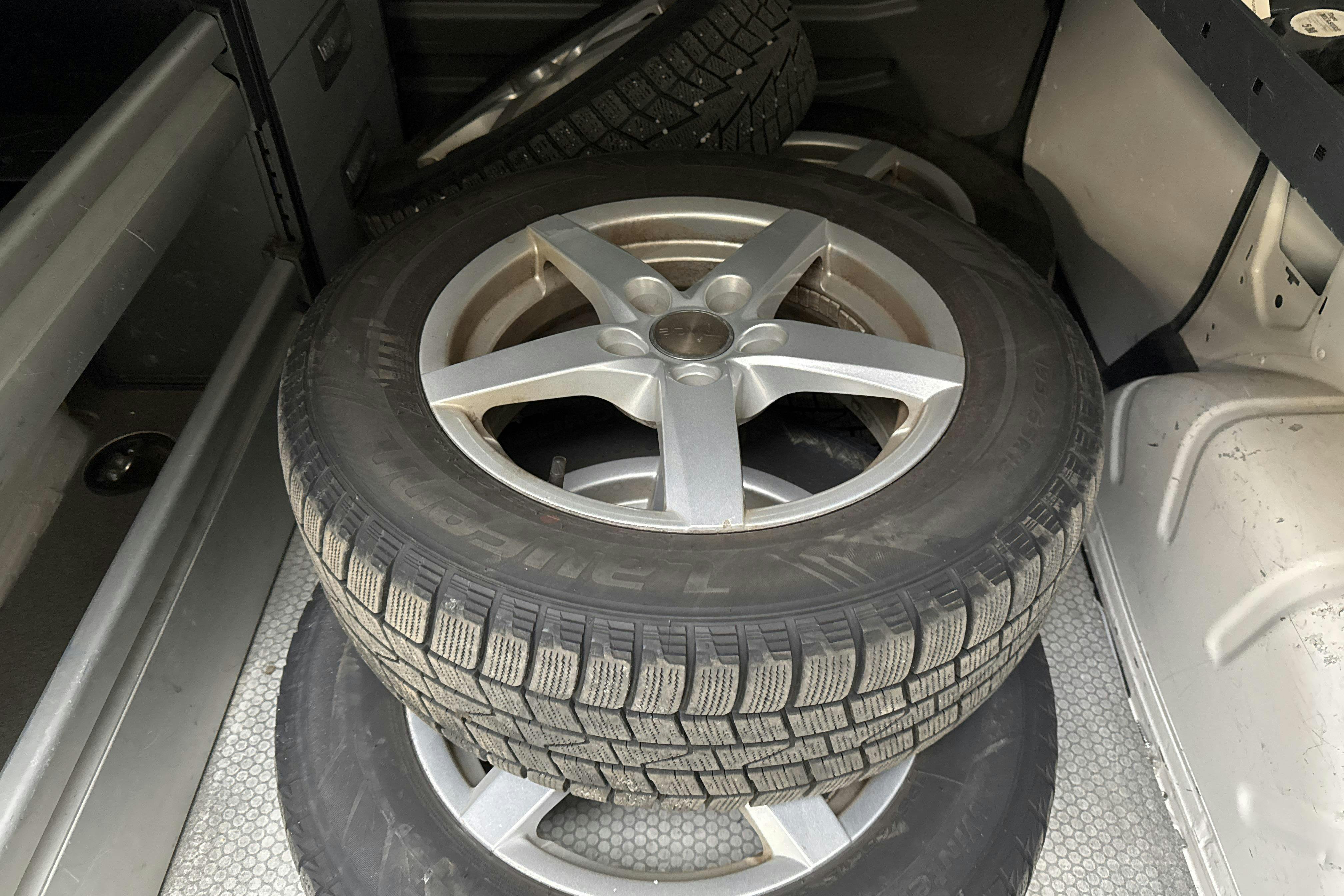 Vehicle Image 14