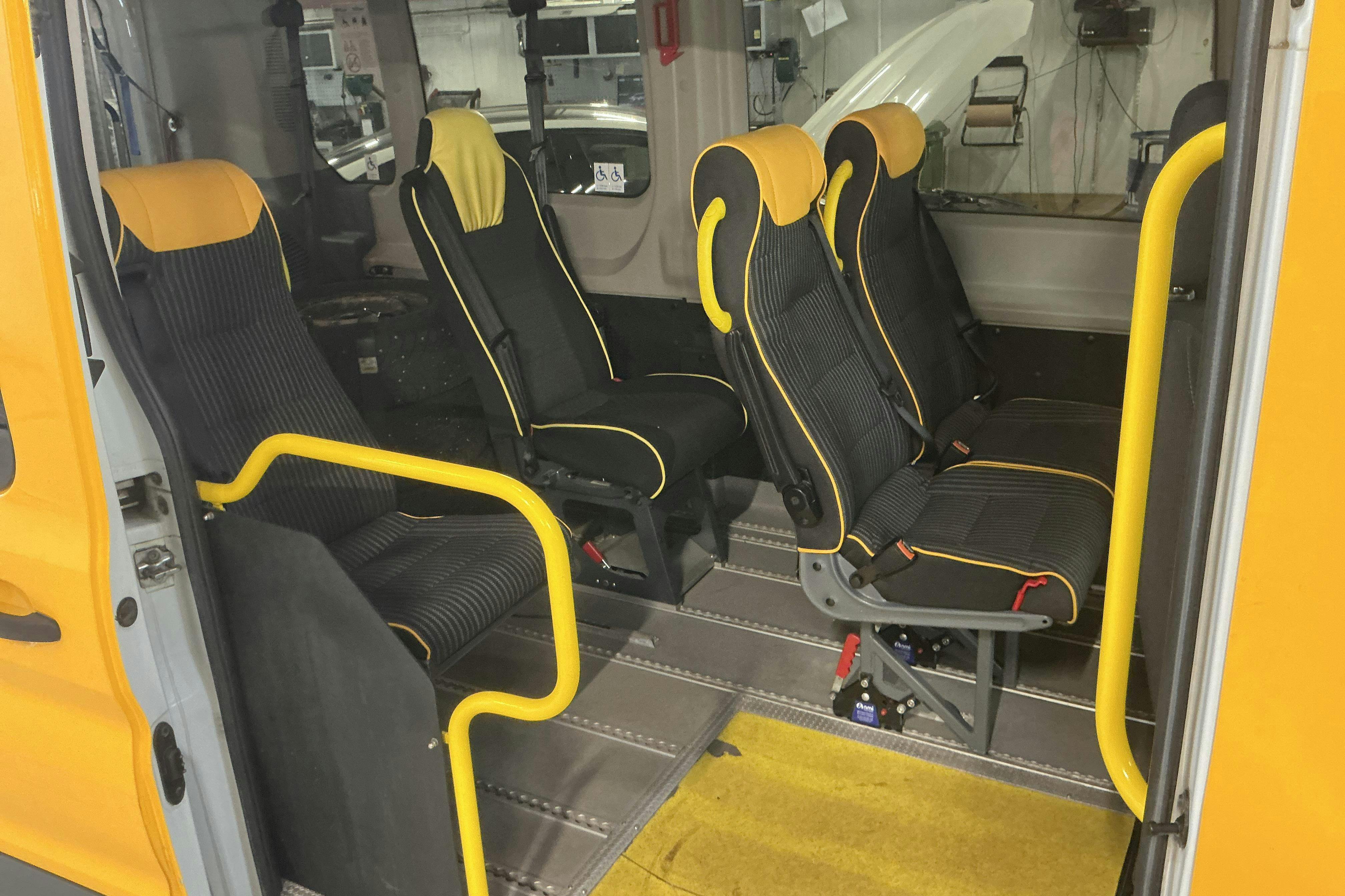 Vehicle Image 7