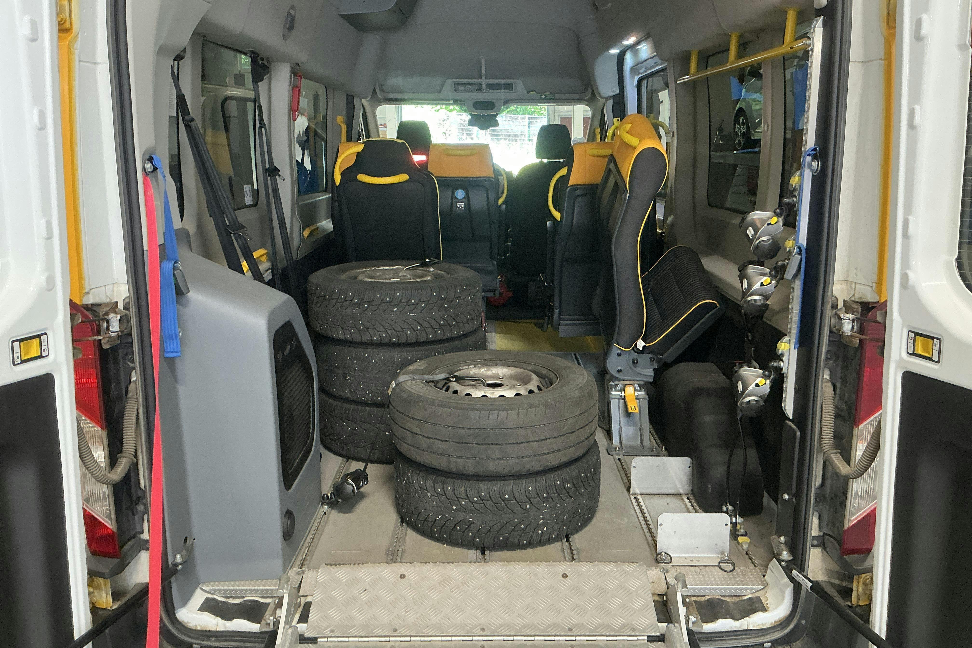 Vehicle Image 8