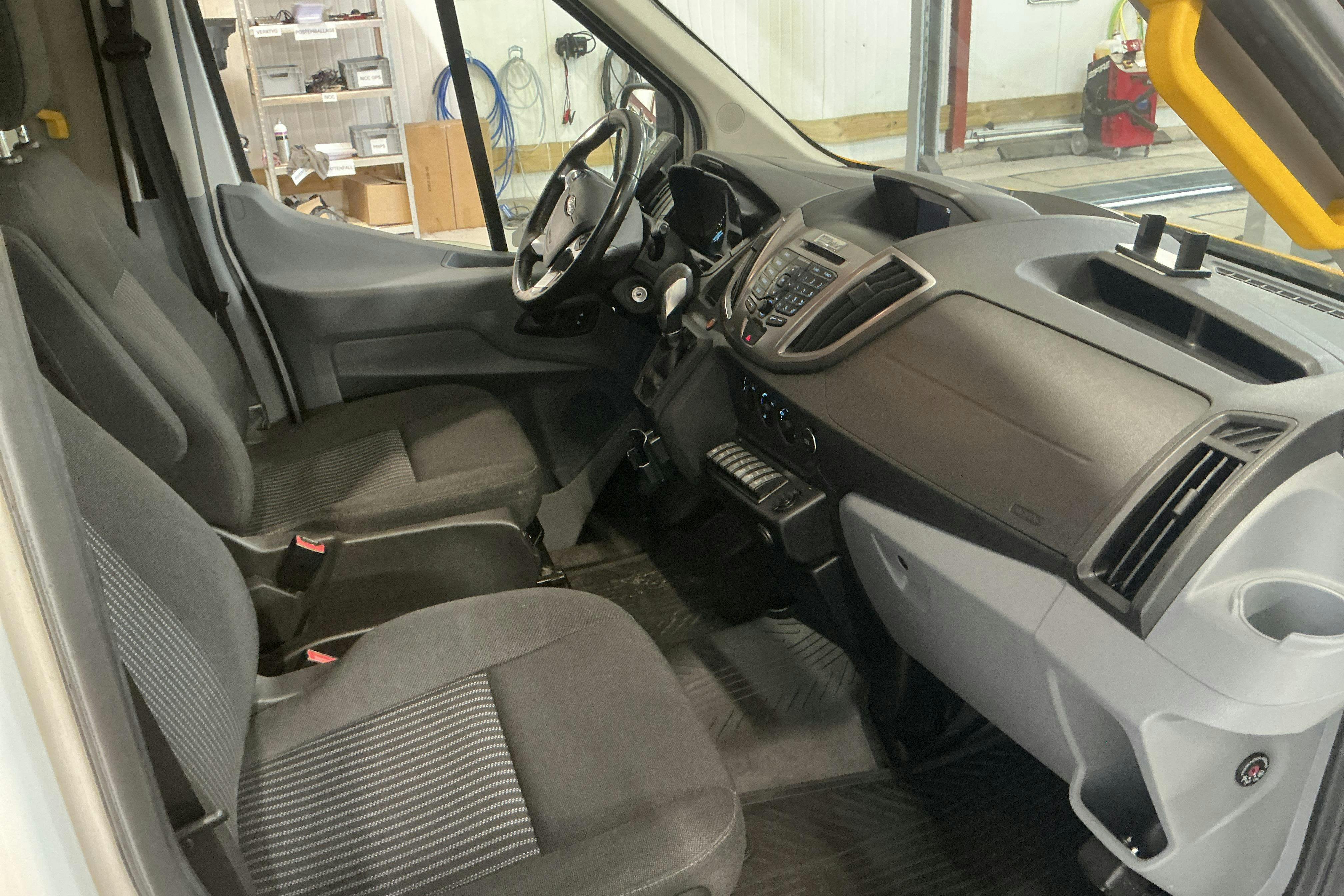 Vehicle Image 9