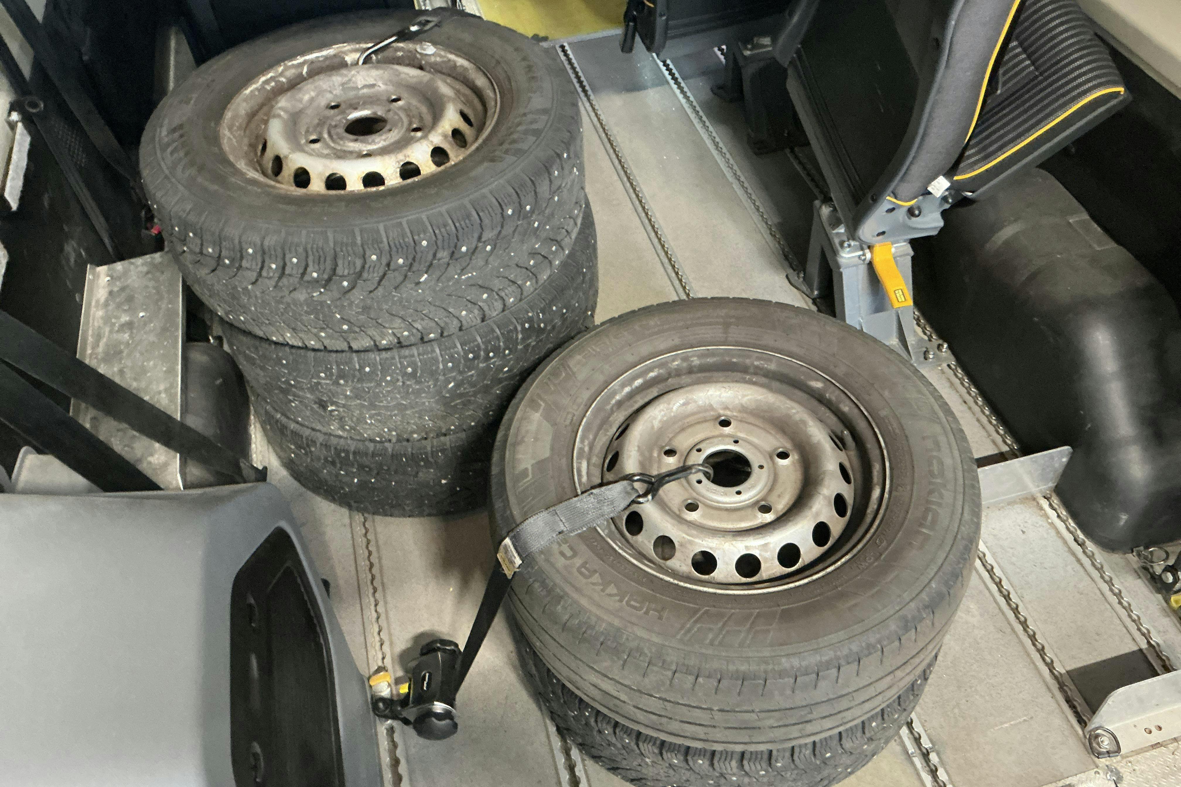 Vehicle Image 12