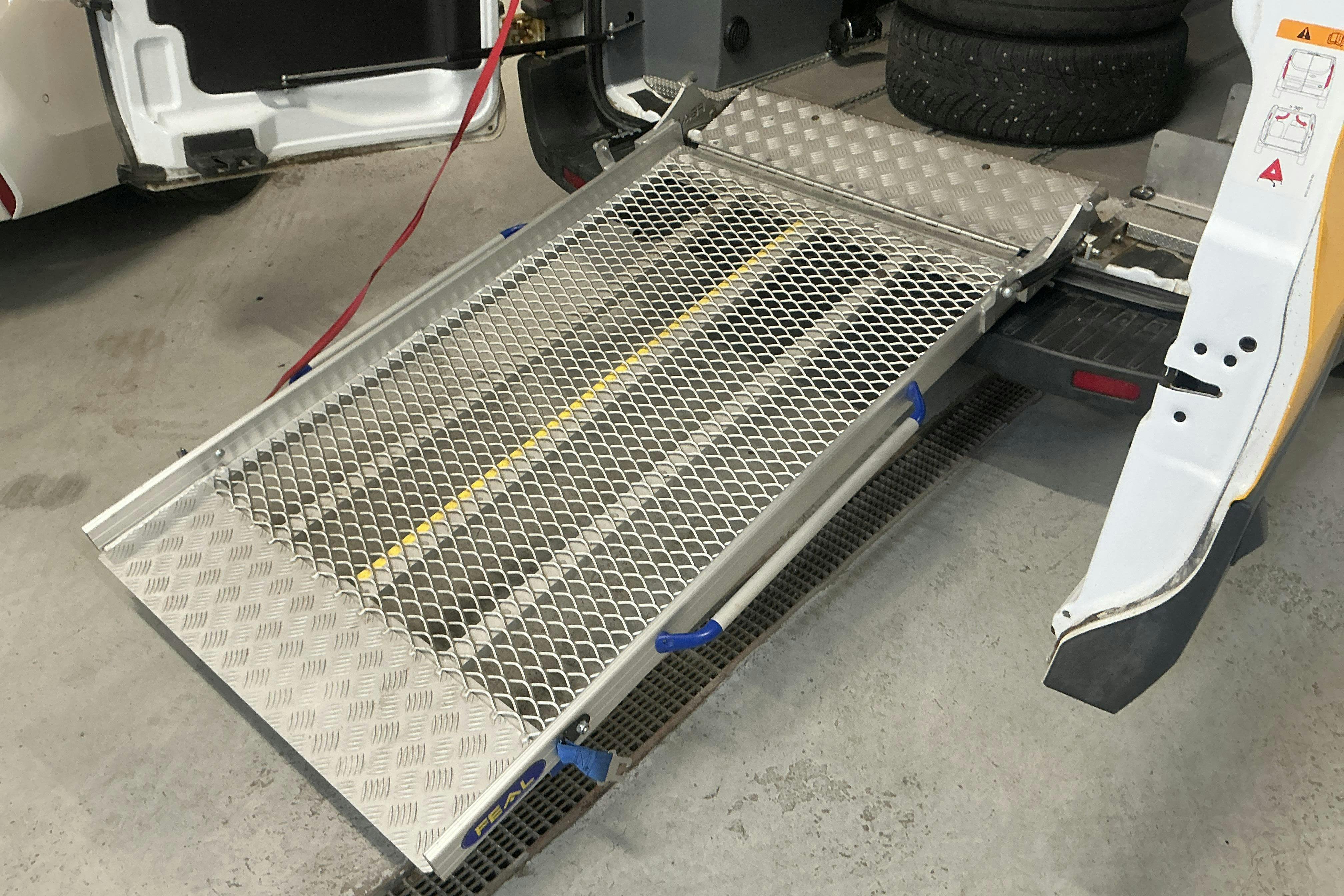 Vehicle Image 13