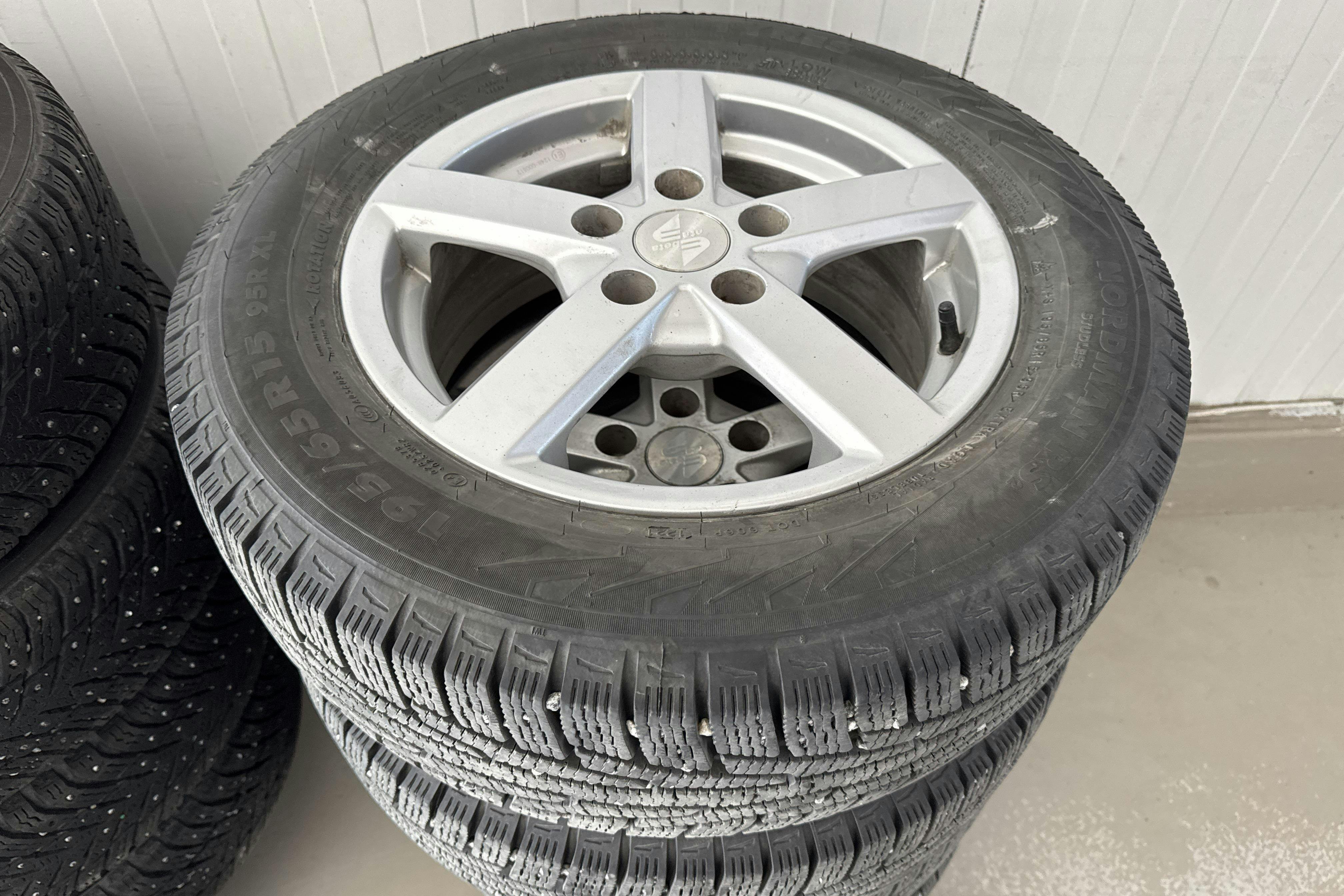 Vehicle Image 13