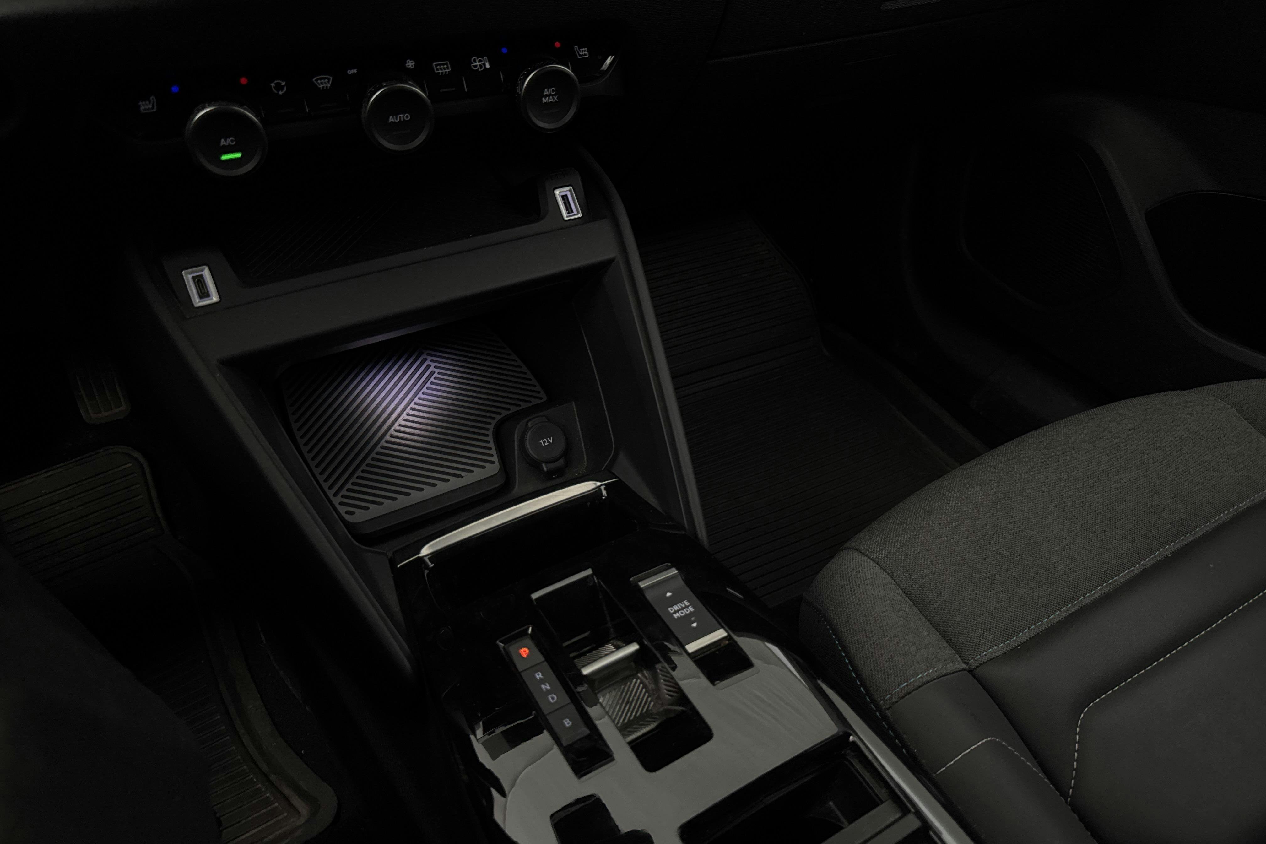 Vehicle Image 15