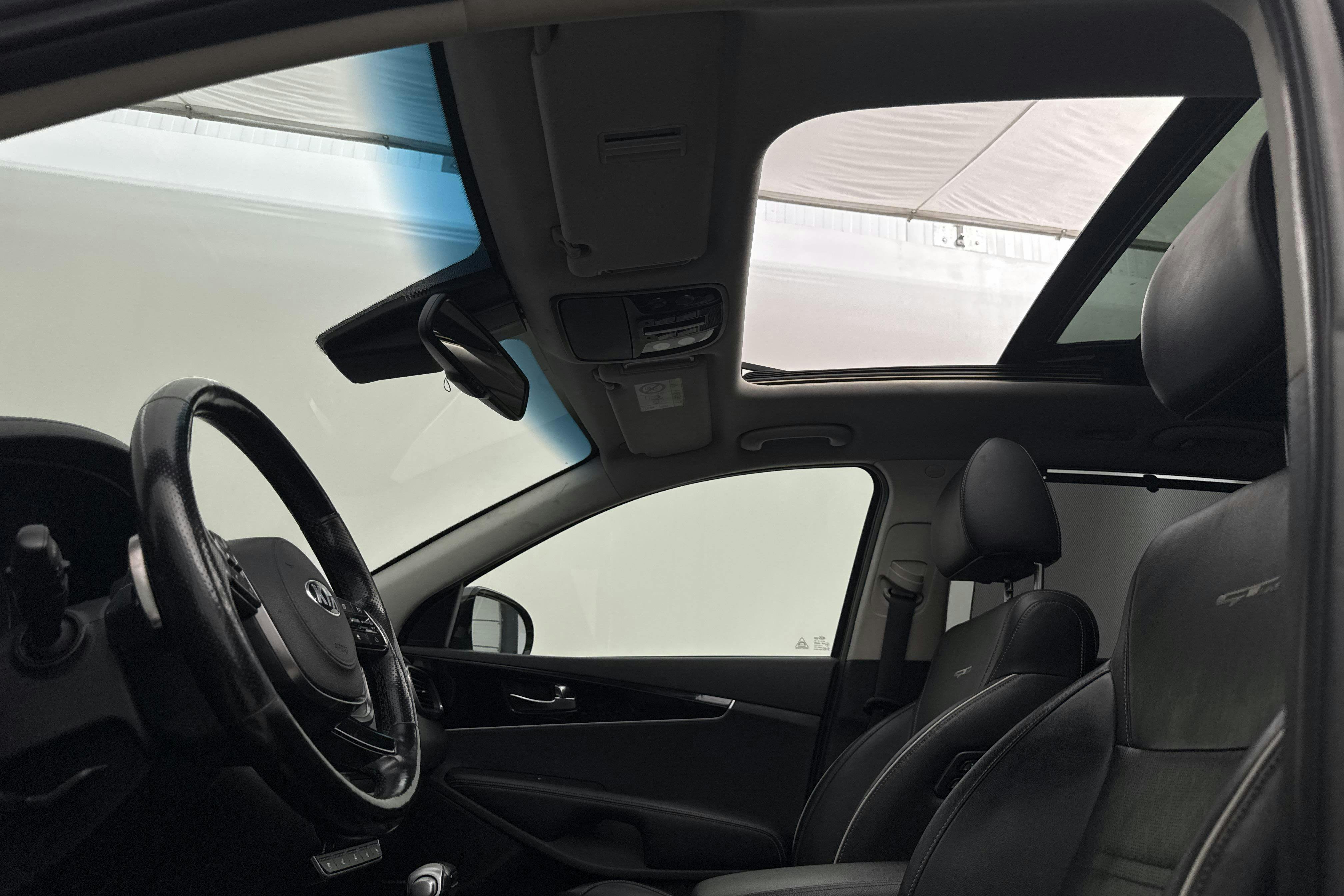 Vehicle Image 16