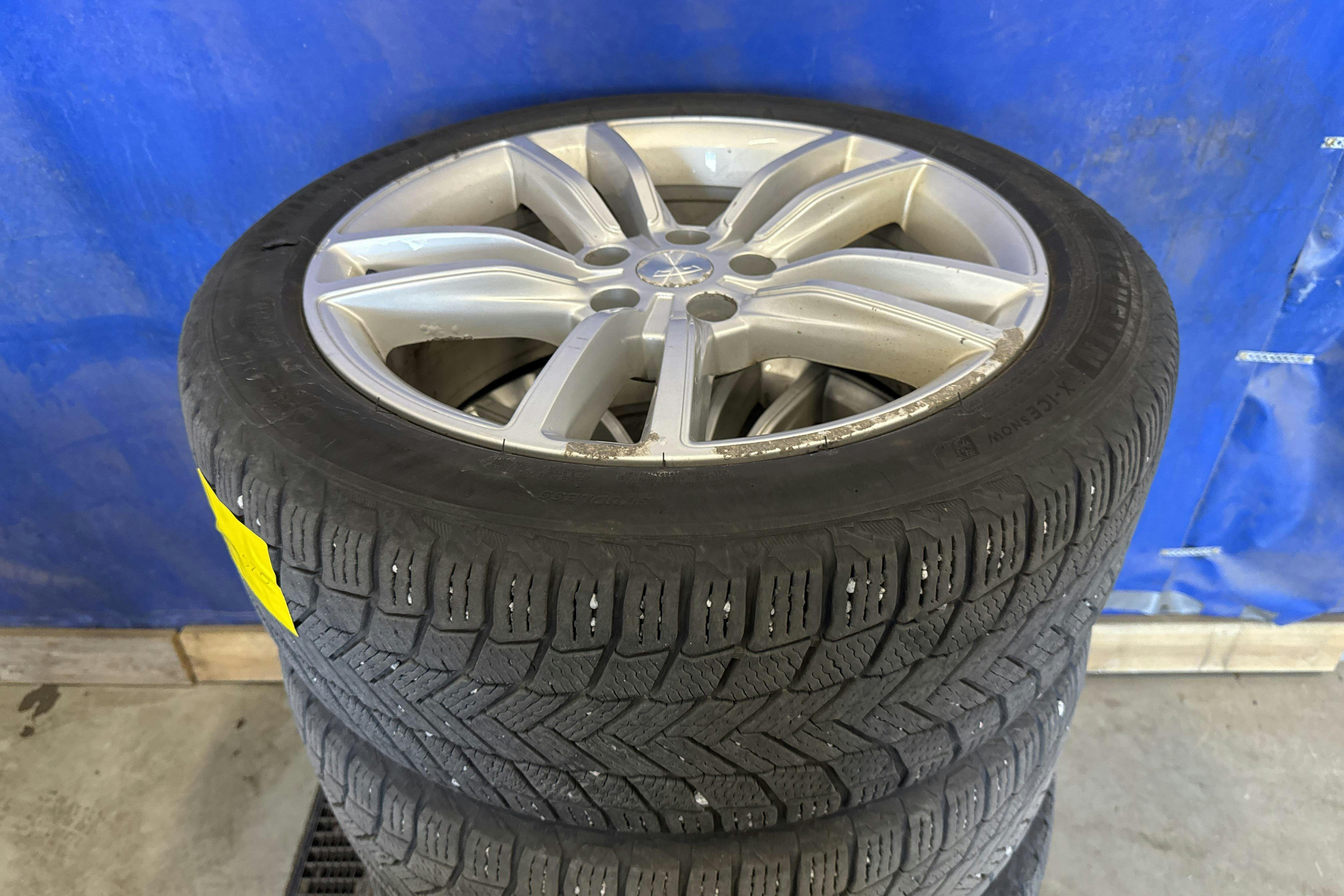 Vehicle Image 21