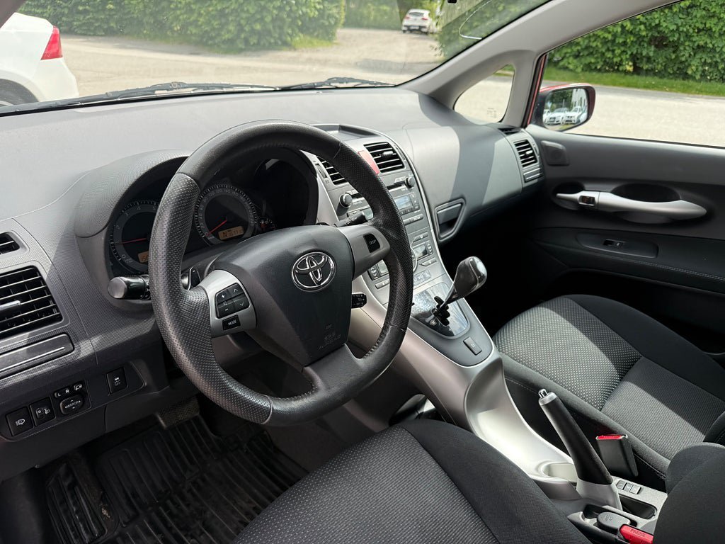 Vehicle Image 8