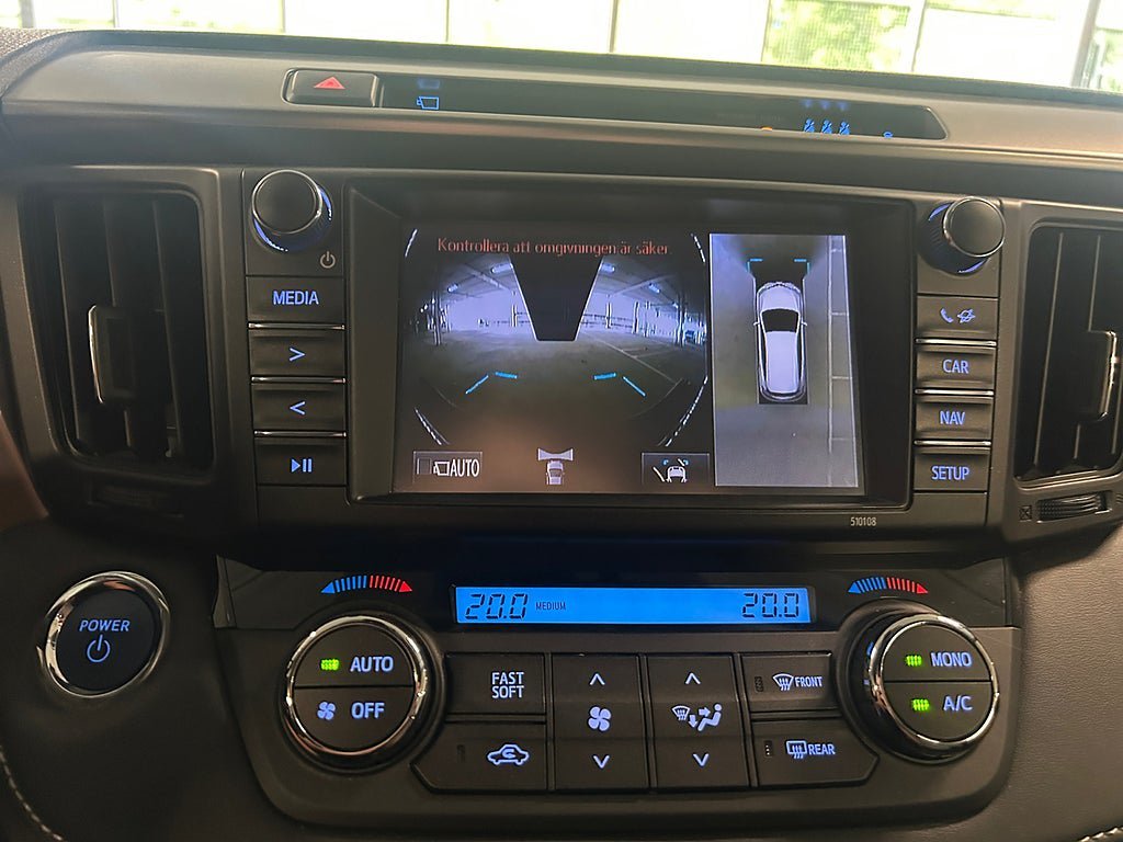 Vehicle Image 17