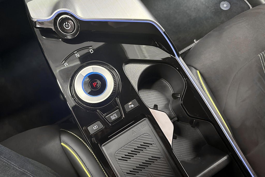 Vehicle Image 12